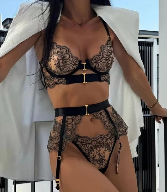 Carmen Luxury 4 Pieces Lingerie Set